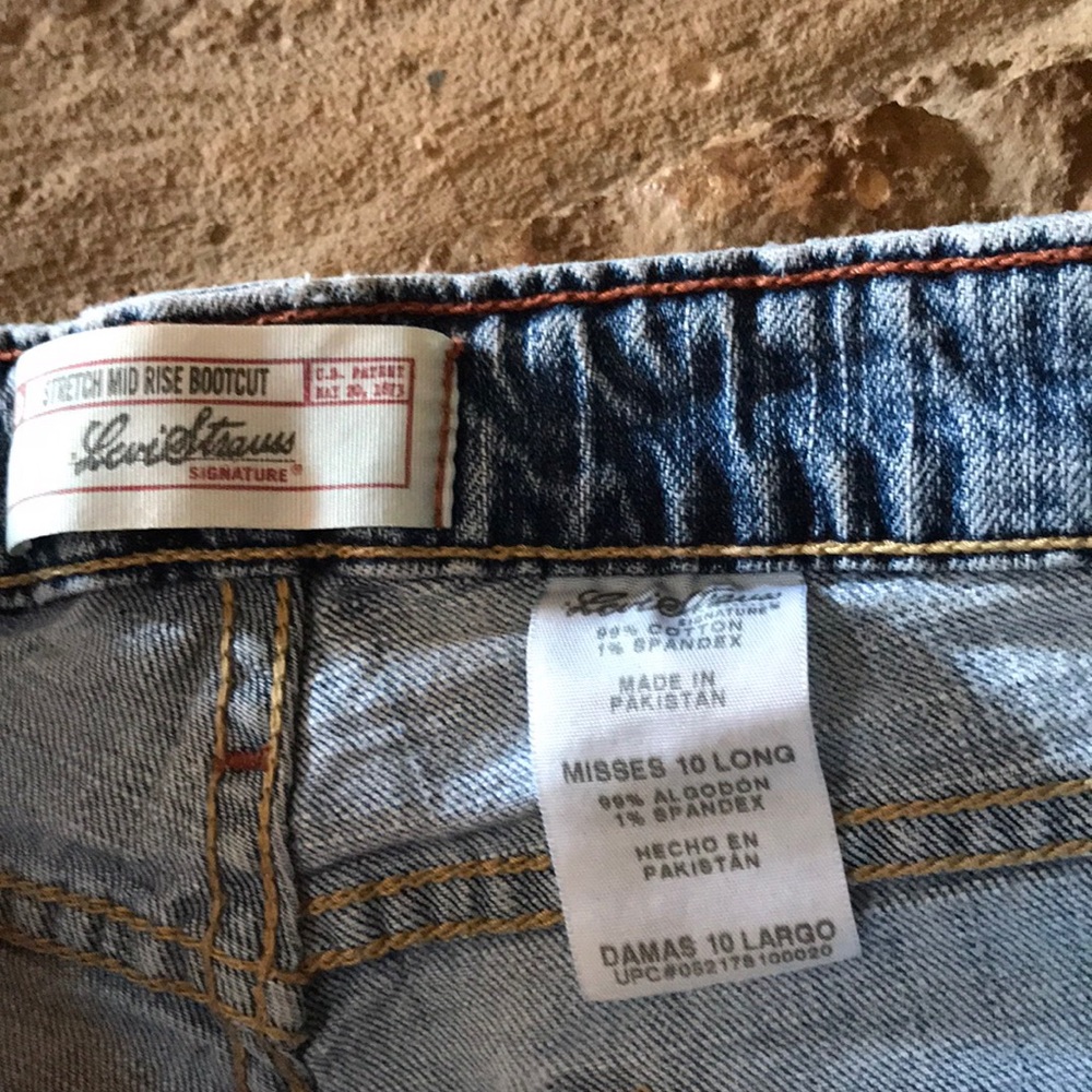 Levi’s Light Wash - Picture 4 of 5